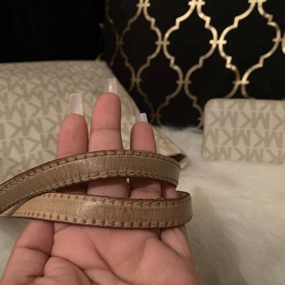 ⭐️SOLD⭐️Michael Kors Vanilla Tote and Wallet - Picture 5 of 8
